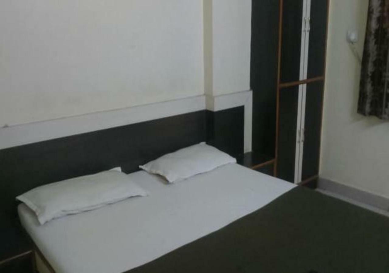 Hotel Sai Ganesh Sirdi Kültér fotó